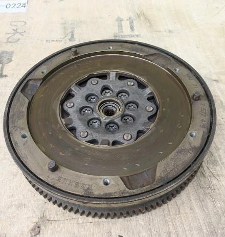 21217577479 BMW Volante de motor