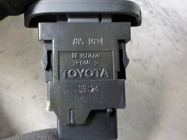 843320D220 Toyota Botão de ativação do sinal de emergência