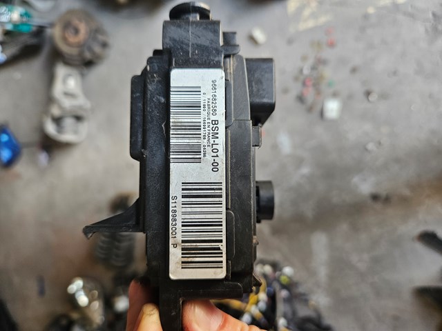 Unidade de dispositivos de segurança 9661682580 Peugeot/Citroen
