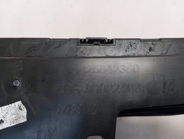 9825842380 Peugeot/Citroen Consola central do pára-choque traseiro
