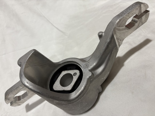 4633306901 Mercedes Braço oscilante inferior esquerdo de suspensão dianteira