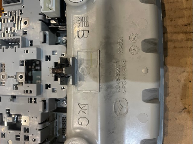 Quebra-luz de iluminação de salão (de cabina) Mazda KD4569971