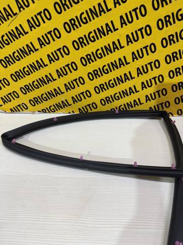 KB7W56750B Mazda Vedação da capota