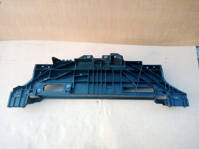Suporte superior do radiador (painel de montagem de fixação das luzes) 9830512680 Peugeot/Citroen