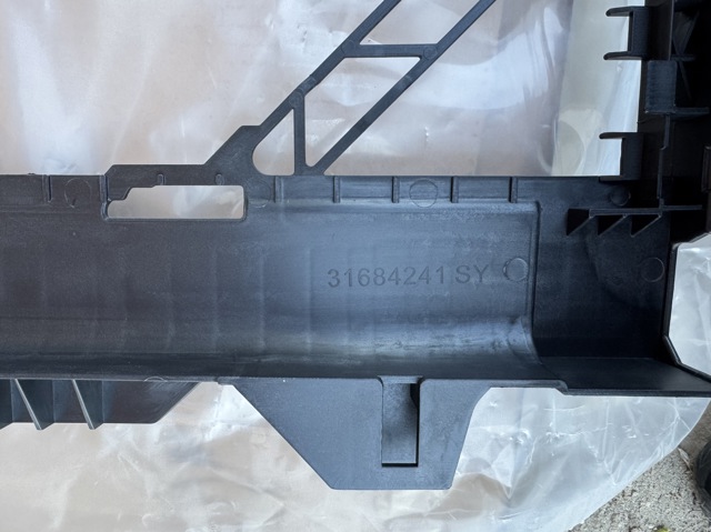 Carcaça de fixação do radiador Volvo 31657366 preço, a partir de 155,20 USD