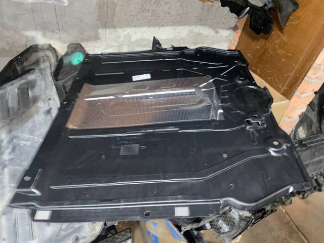 Proteção de motor, de panela (da seção de motor) Mercedes A  V177