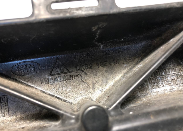 Suporte do radiador montado (painel de montagem de fixação das luzes) LR043772 Land Rover