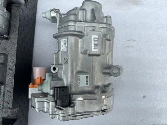 Compressor de aparelho de ar condicionado A0008307804 Mercedes