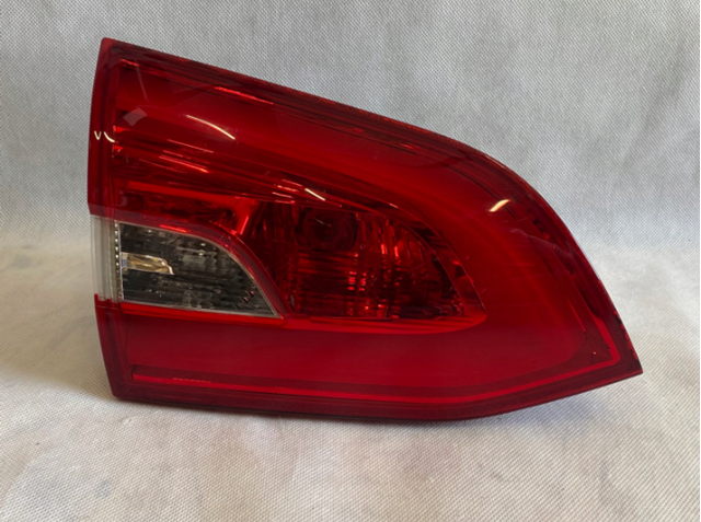 Lanterna traseira esquerda interna 9678098080 Peugeot/Citroen