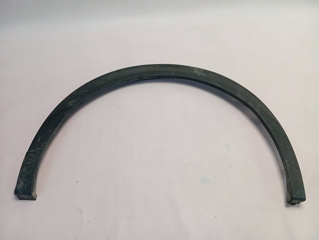 98257367XT Peugeot/Citroen Expansor esquerdo (placa sobreposta) de arco do pára-lama traseiro