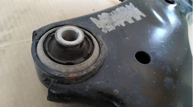 Braço oscilante inferior direito de suspensão dianteira LR126118 Land Rover