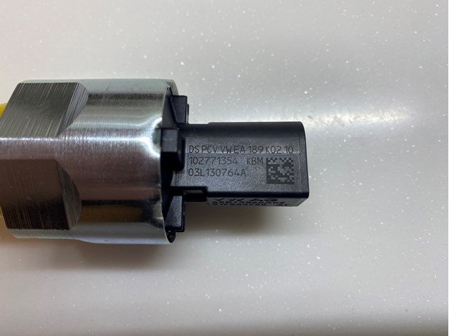 Regulador de pressão de combustível na régua de injectores Continental/Siemens 03L130764A preço, a partir de 227,68 USD