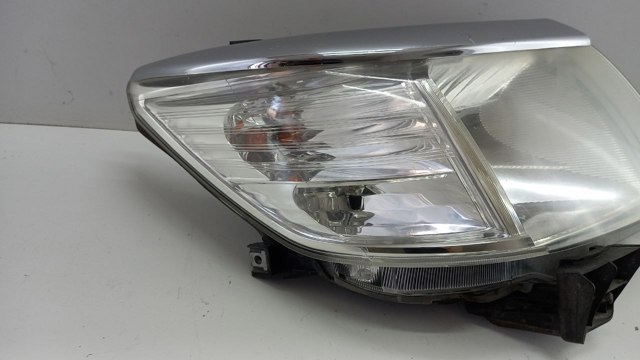 Luz direita Toyota 811100K440