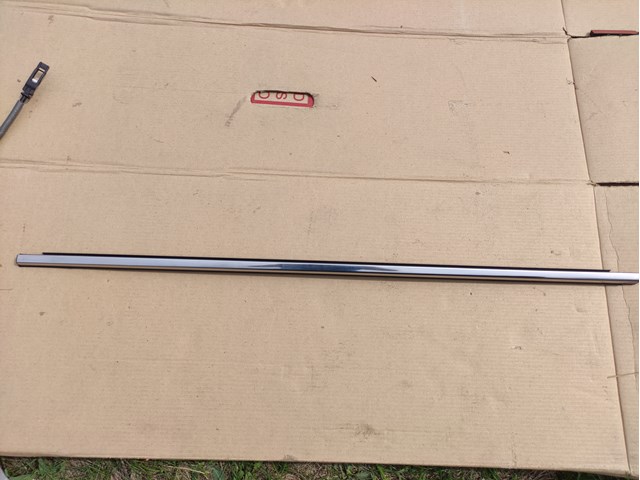 5NN837475AVNH VAG Moldura de vidro deslizante da porta dianteira esquerda