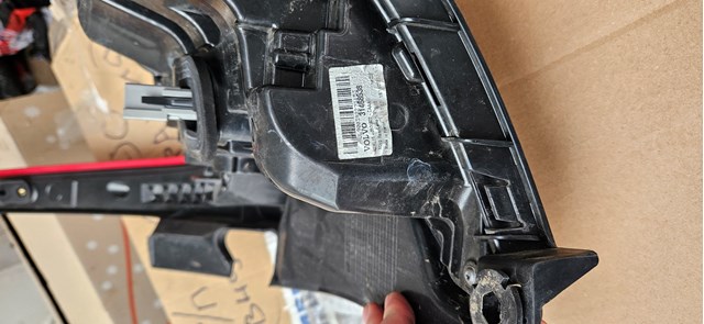 31468538 Volvo Lanterna traseira esquerda