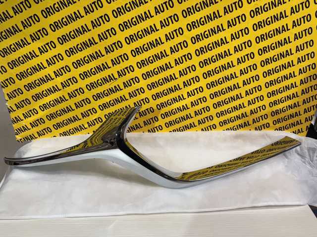 Moldura de grelha do radiador direito BCKA507J0C Mazda