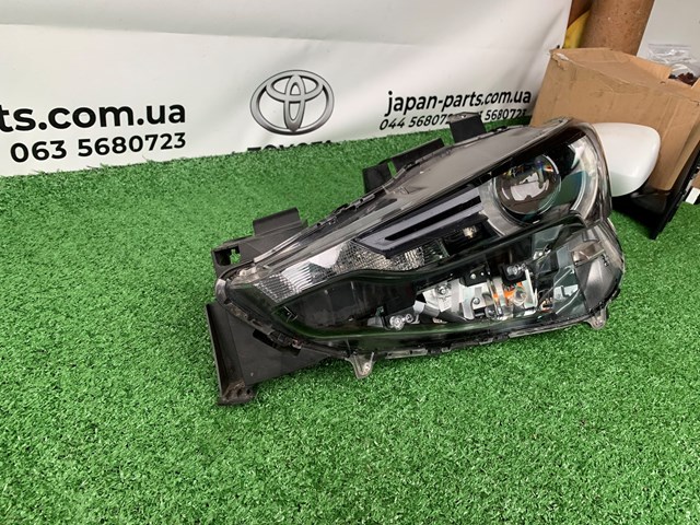 Luz esquerda KB8P51041H Mazda