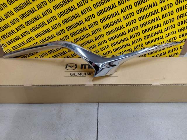 GSH7507J0D Mazda Moldura de grelha do radiador direito