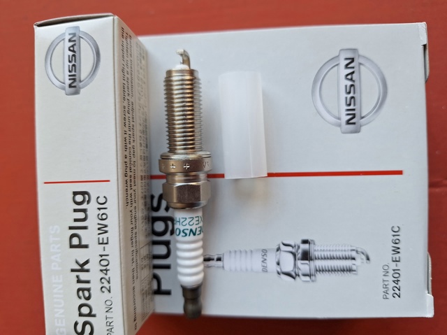 Vela de ignição Nissan/Infiniti 22401EW68C
