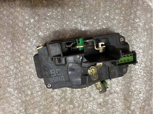 Fecho da porta dianteira esquerda General Motors 90585021