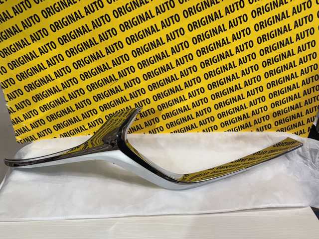 BCKA507J0C Mazda Moldura de grelha do radiador direito