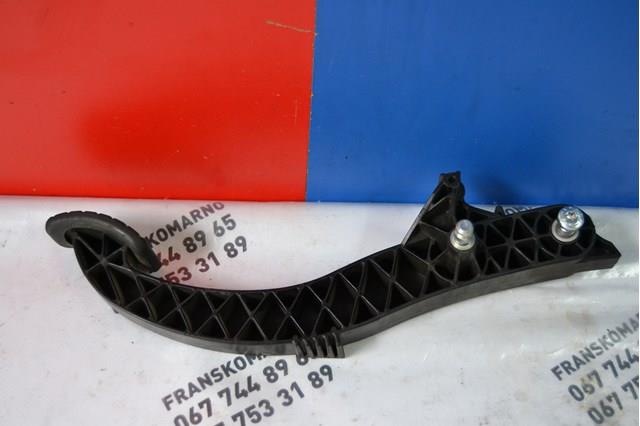 Compre 8200590247 Renault (RVI) Pedal de embraiagem