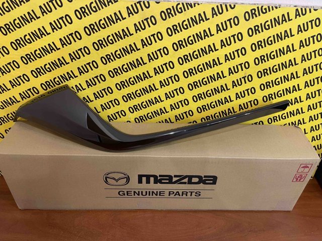 Moldura de grelha do radiador direito KSD5507J0 Mazda