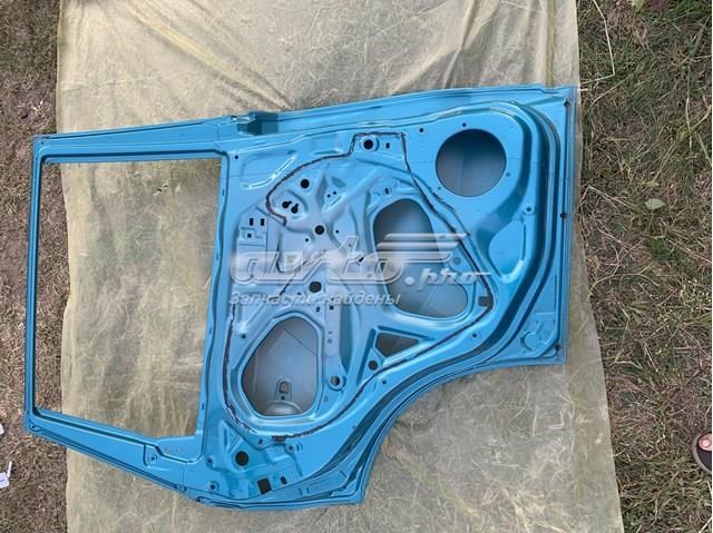 6800454P01 Suzuki Porta traseira esquerda