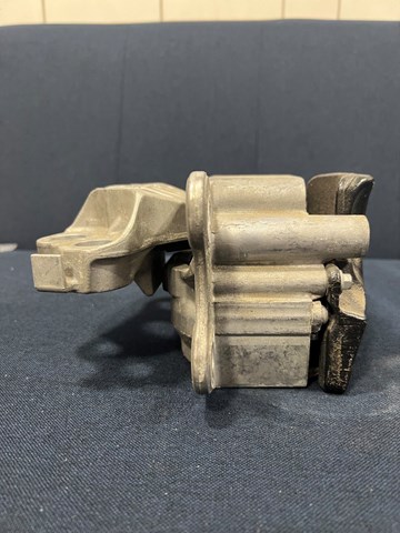 LR114070 Land Rover Coxim (suporte) traseiro de motor