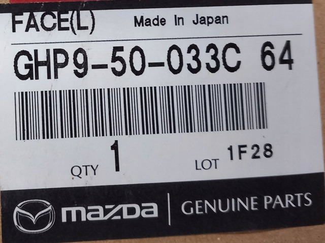 GHP950033C64 Mazda Moldura superior de grelha do radiador