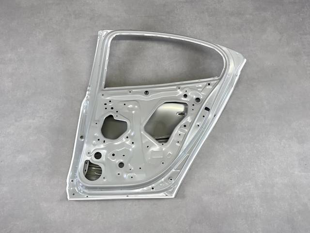 Compre BDY07202XC Mazda Porta traseira direita