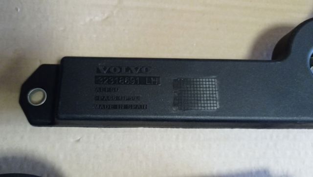 Compre 32318691 Volvo Consola dianteira de fixação do pára-lama dianteiro esquerdo