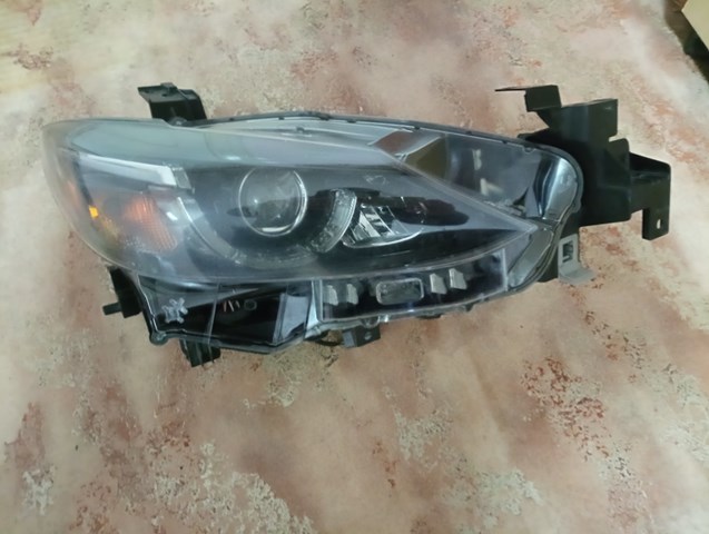 Luz direita GJS151031D Mazda
