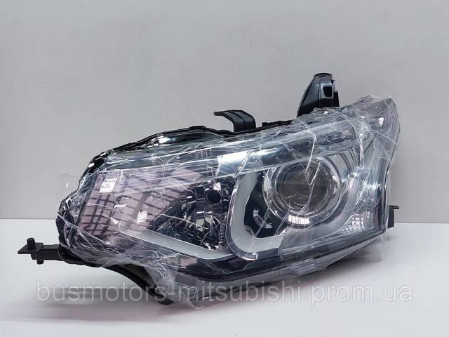 Luz esquerda Mitsubishi 8301C203