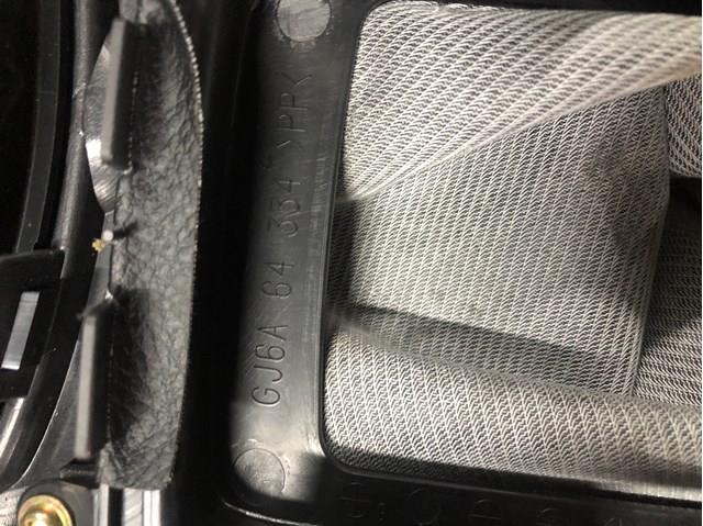 Suporte para copos de braço de consola central Mazda GJ6A64361 preço, a partir de 35,75 USD