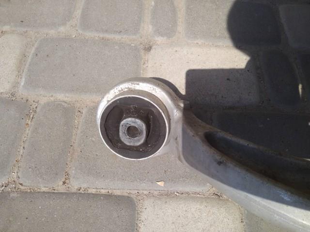 Braço oscilante inferior esquerdo de suspensão dianteira 8W0407695A VAG