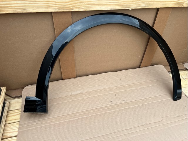 Compre 4KE853718FGRU VAG Expansor (placa sobreposta) de arco do pára-lama dianteiro direito