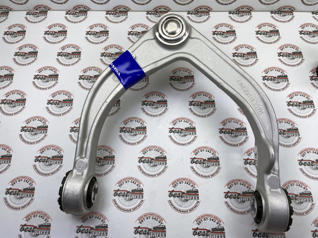 32424508 Volvo Braço oscilante superior direito de suspensão dianteira