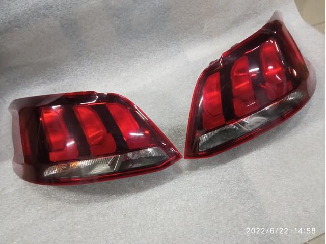 Lanterna traseira esquerda 9817301180 Peugeot/Citroen