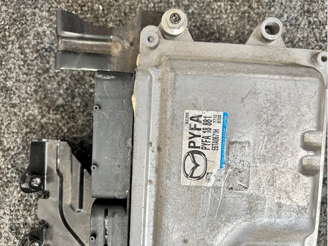 Compre PYFA18881 Mazda 