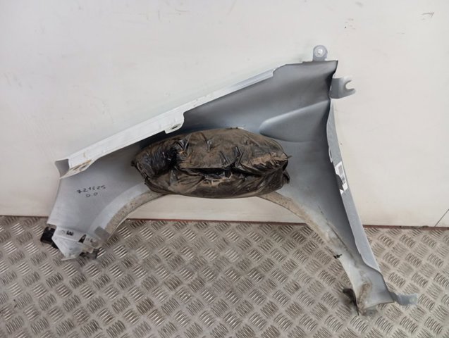 Compre 631002838R Renault (RVI) Pára-lama dianteiro direito