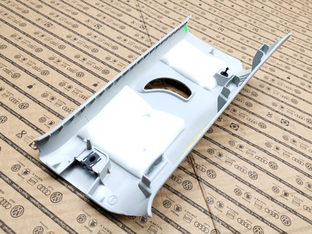 Compre 7N0867288 VAG Revestimento interno traseiro direito de suporte de carroçaria