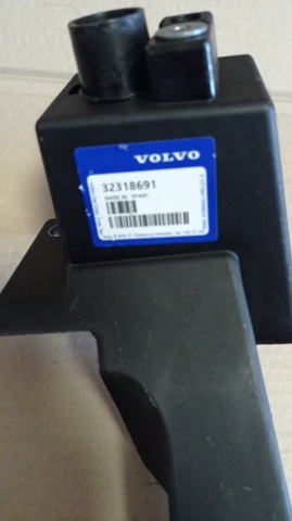 Compre 32318691 Volvo Consola dianteira de fixação do pára-lama dianteiro esquerdo
