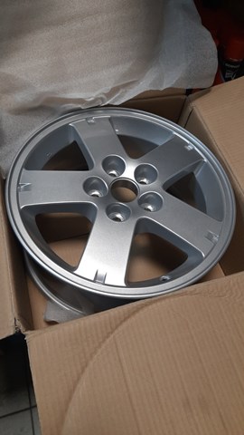 Compre MN184277 Mitsubishi Discos de roda de aleação ligeira (de aleação ligeira, de titânio)