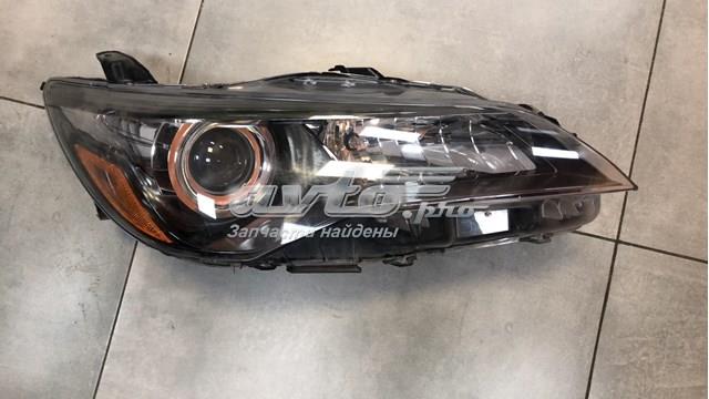 8111006C70 Toyota Luz direita