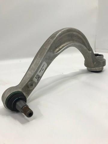 Braço oscilante inferior direito de suspensão dianteira VAG 8W0407696A preço, a partir de 139,61 USD
