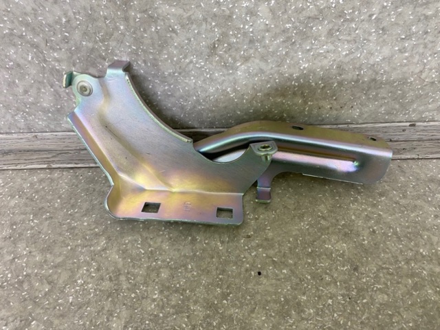 654006RA0A Nissan/Infiniti Gozno da capota direito