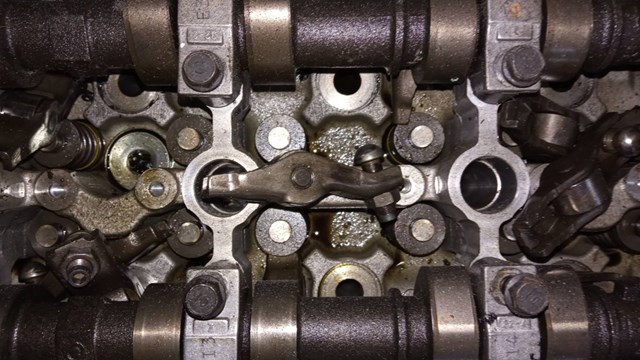 R2AA10100 Mazda Cabeça de motor (CBC)
