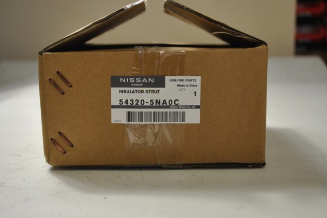 Suporte de amortecedor dianteiro 543205NA0C Nissan/Infiniti