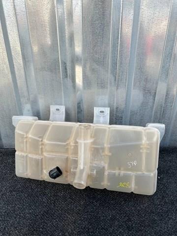 Compre Tanque de expansão do sistema de esfriamento Tesla Model X 
